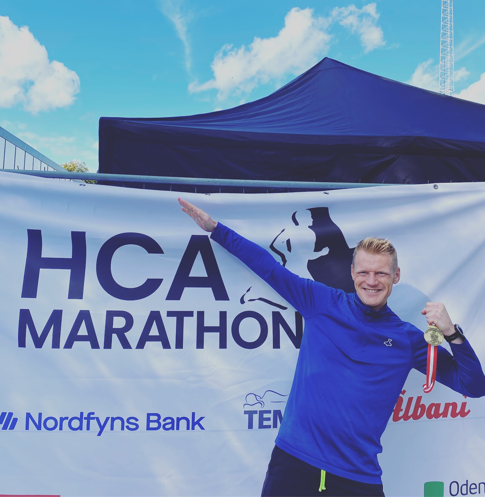 Brian Brandt med medalje efter HCA Marathon